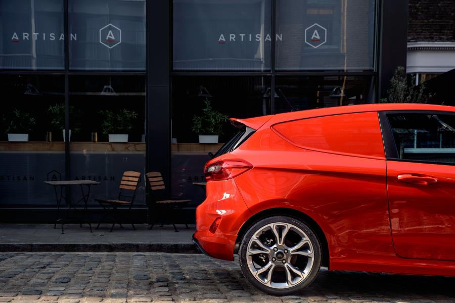 Детали экстерьера Ford Fiesta Sport Van 2018 года  (UK) (фото 2 из 23)